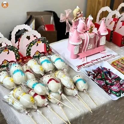 Tháp bánh bao tạo hình đào tiên khách đặt